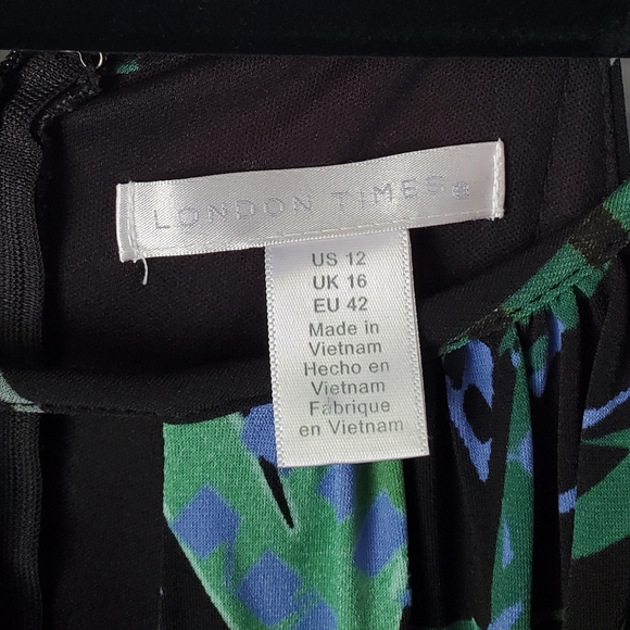 London Times Jungle Palm Cropped Jumpsuit - 12 - Picture 4 of 15